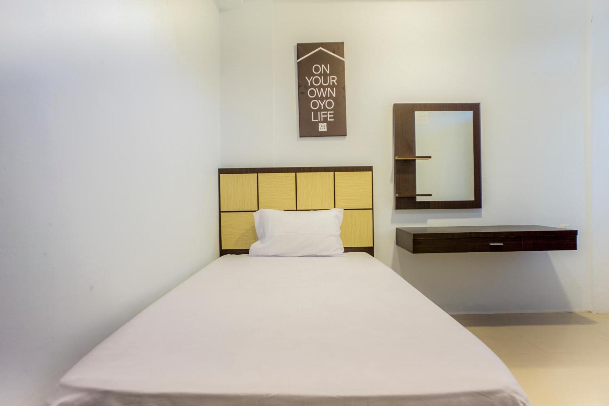Oyo Life 2354 Rose House Hotel 2*