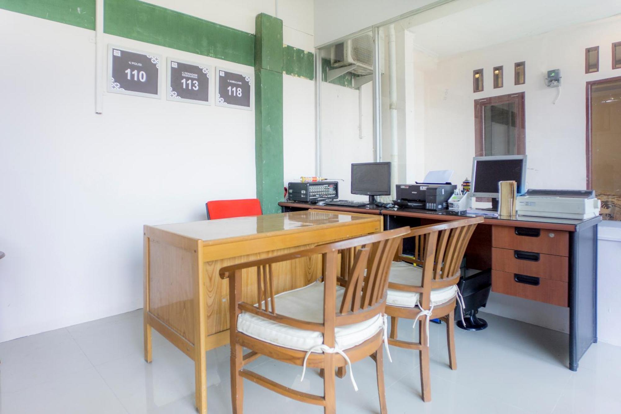 Oyo Life 2354 Rose House 2* Medan