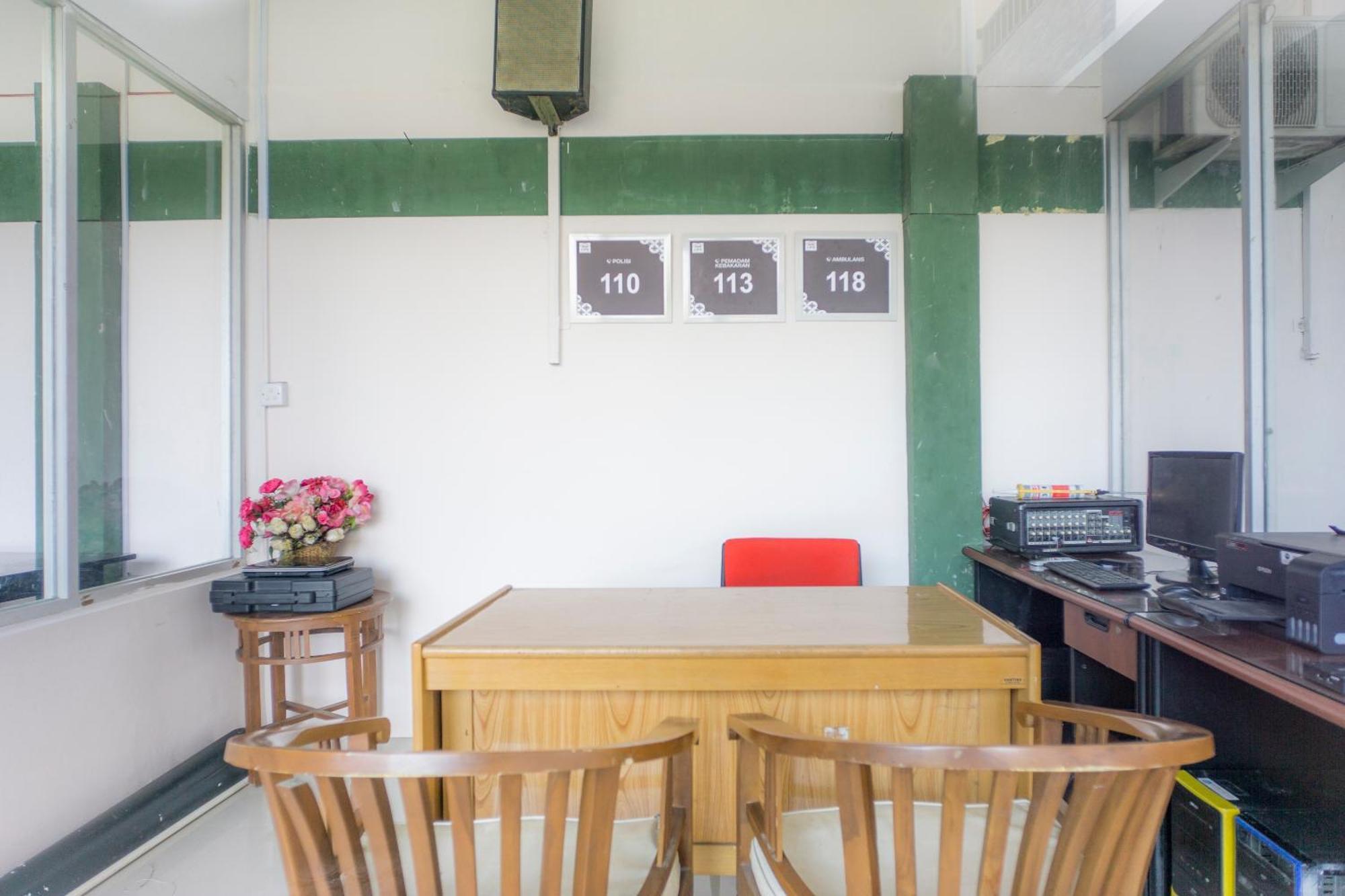 Oyo Life 2354 Rose House Medan
