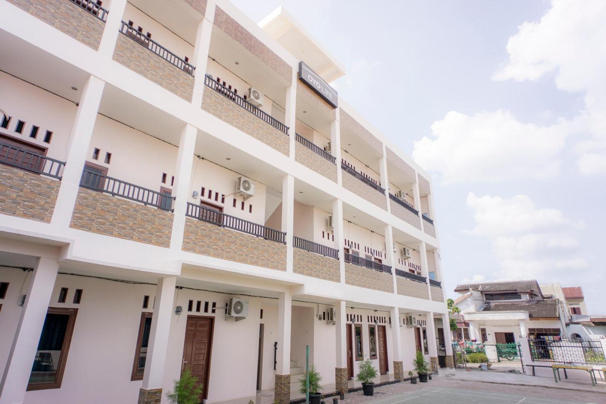 Oyo Life 2354 Rose House 2*
