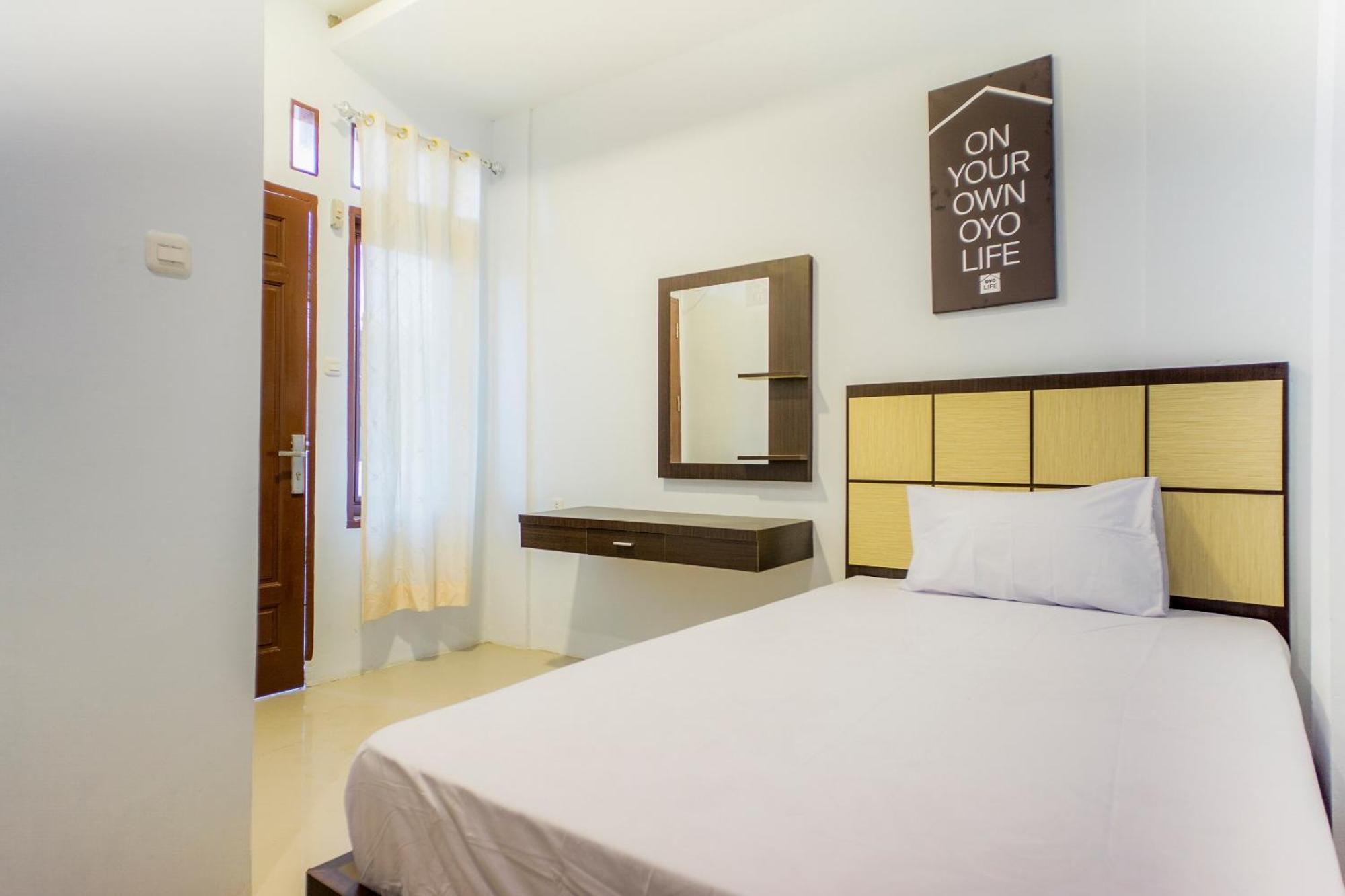 Hotel Oyo Life 2354 Rose House Medan